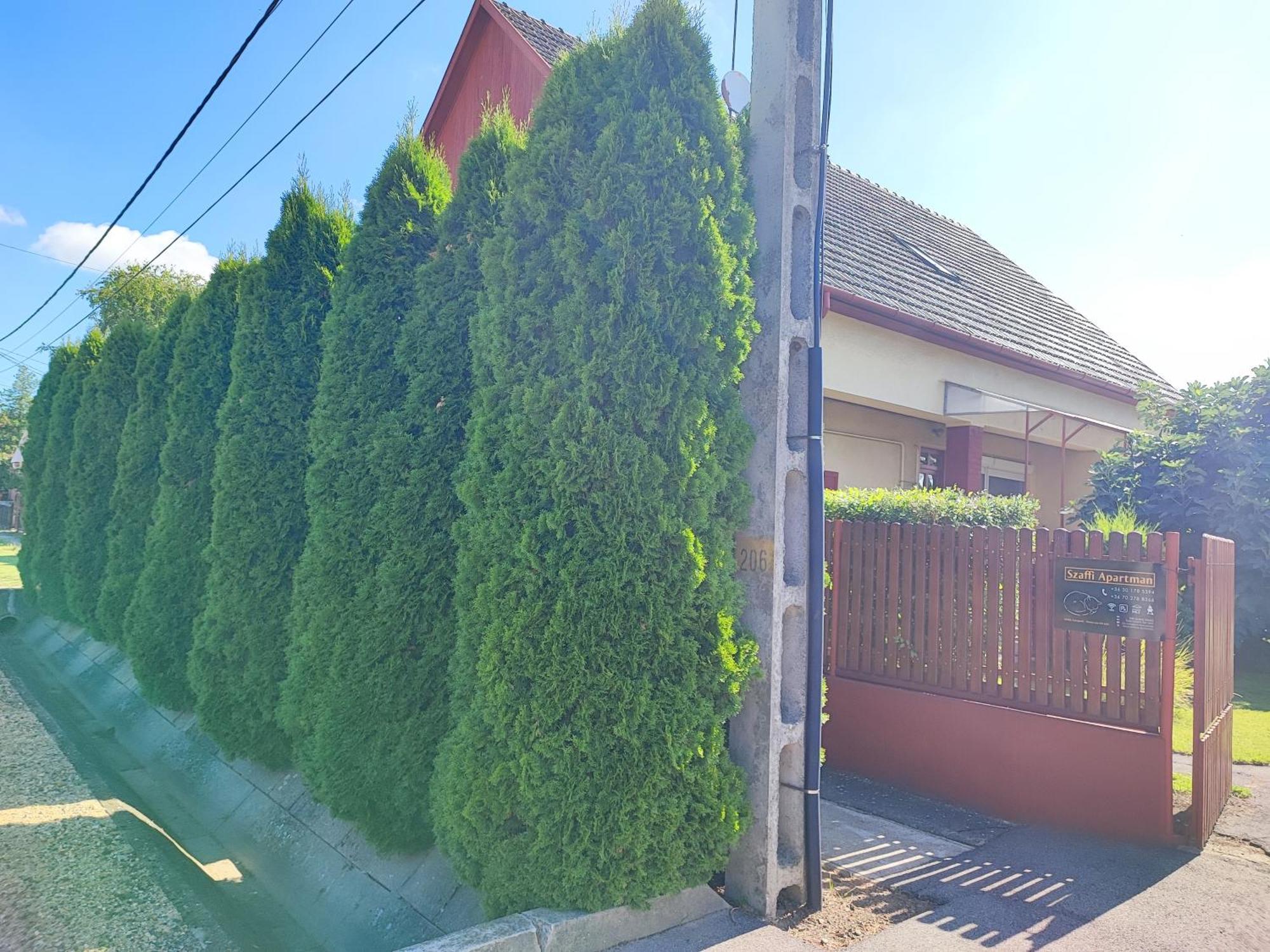 Szaffi Apartman Hajdúszoboszló Exteriör bild